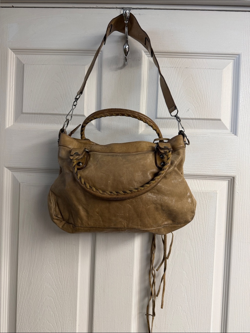 Stylish Tan Leather Satchel Handbag - Classic Women’s Bag - Picture 2 of 16